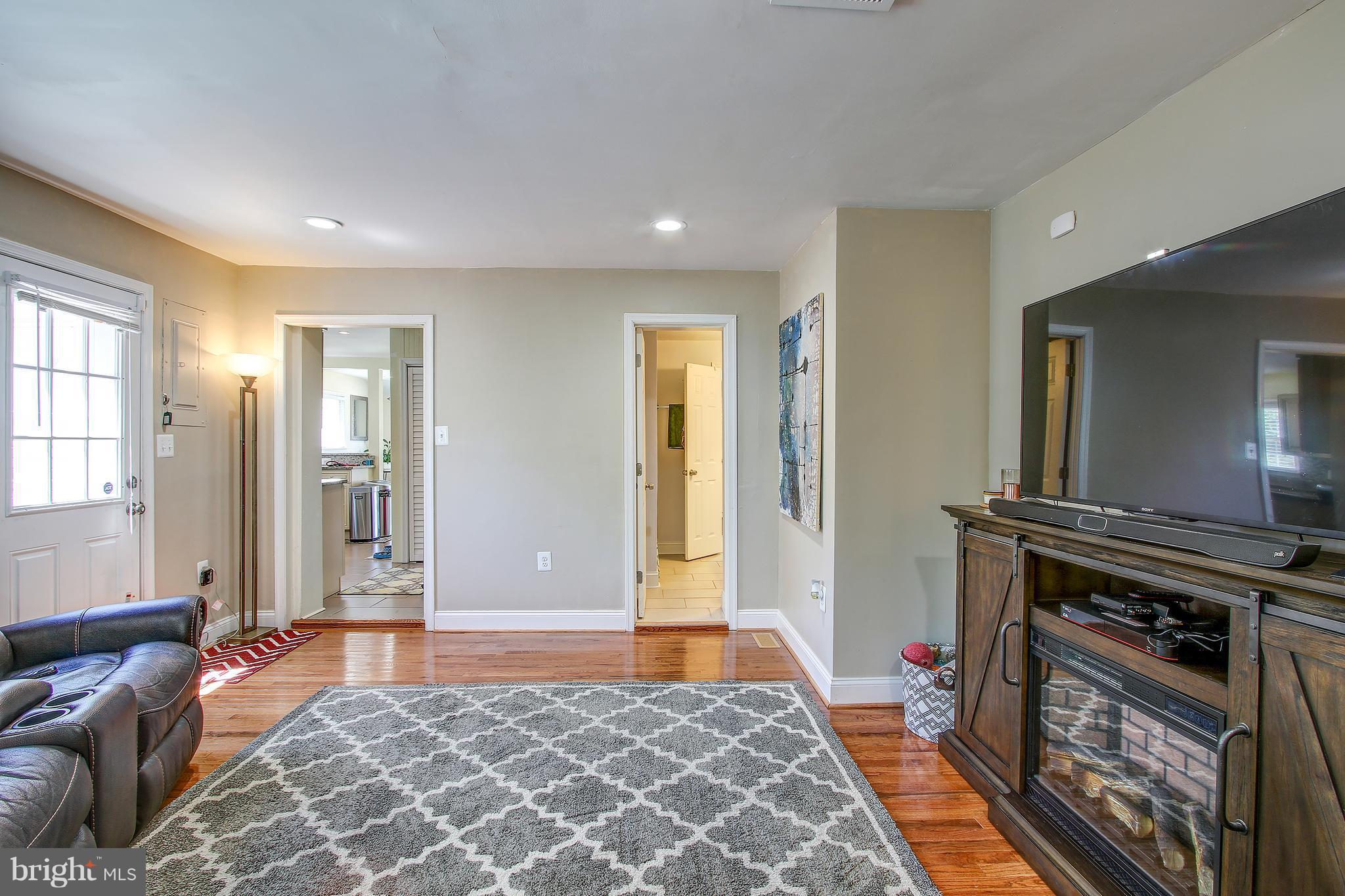 2904 Weller Road Silver Spring, MD 20906 - Photo 11 of 24 Living Room