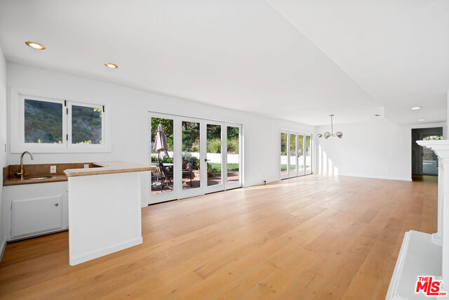 1687 Clear View Drive Beverly Hills, CA 90210 - Photo 24 of 51