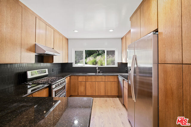 1687 Clear View Drive Beverly Hills, CA 90210 - Photo 30 of 51