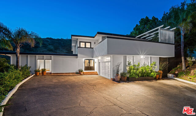 1687 Clear View Drive Beverly Hills, CA 90210 - Photo 4 of 51