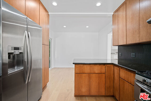 1687 Clear View Drive Beverly Hills, CA 90210 - Photo 33 of 51