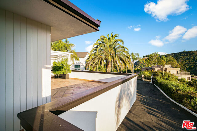 1687 Clear View Drive Beverly Hills, CA 90210 - Photo 39 of 51