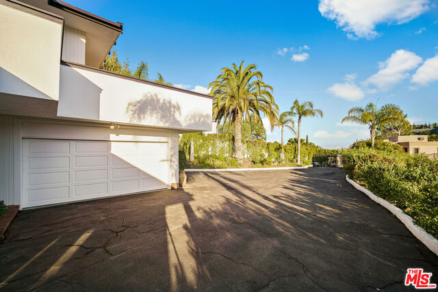 1687 Clear View Drive Beverly Hills, CA 90210 - Photo 49 of 51