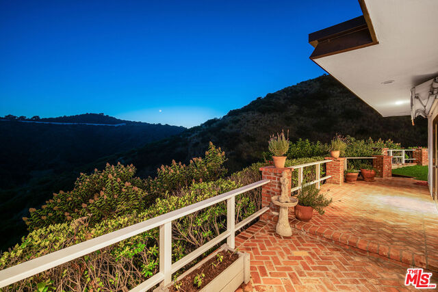 1687 Clear View Drive Beverly Hills, CA 90210 - Photo 7 of 51