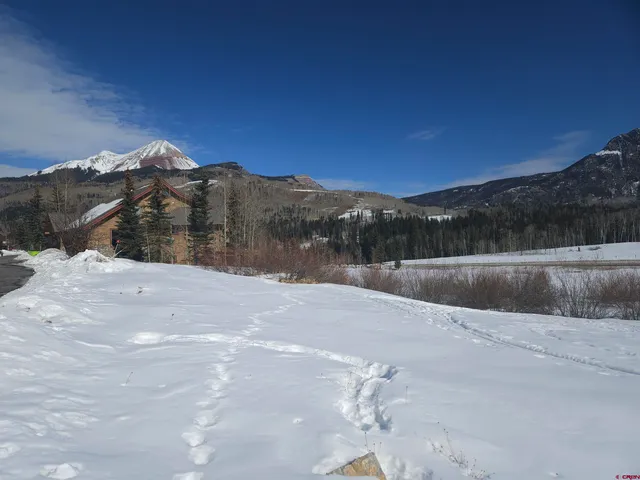 a view of a backyard of the house