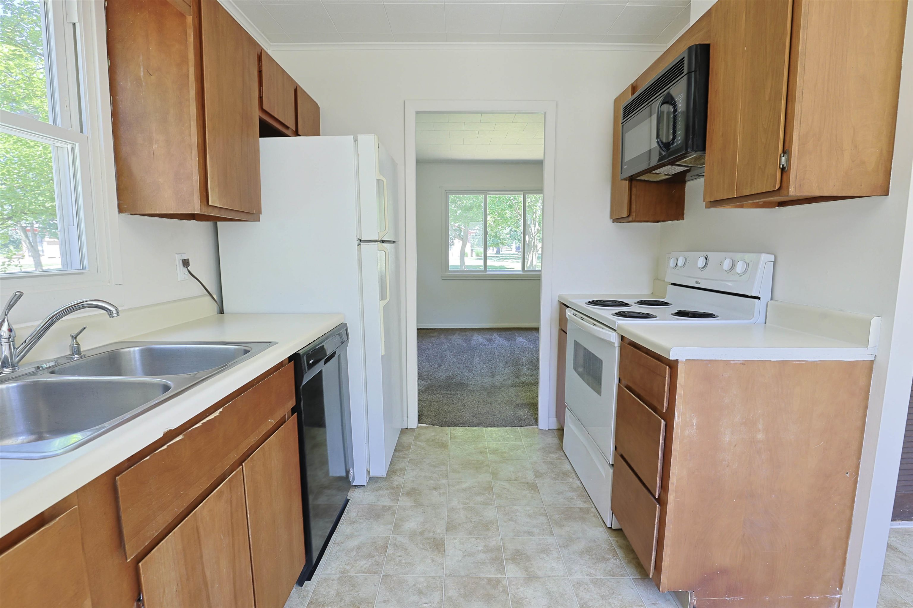 1002 East Sugnet Road Midland, MI 48642 - Photo 8 of 28