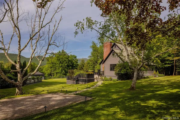 $2,250,000 | 9 Black Bear Road, Bearsville, NY 12409