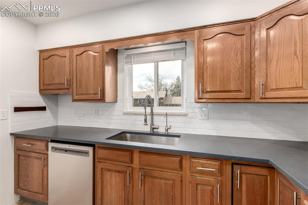 1418 Osgood Road Colorado Springs, CO 80915 - Photo 15 of 38