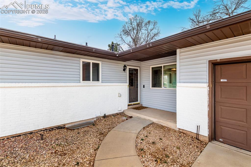 1418 Osgood Road Colorado Springs, CO 80915 - Photo 4 of 38