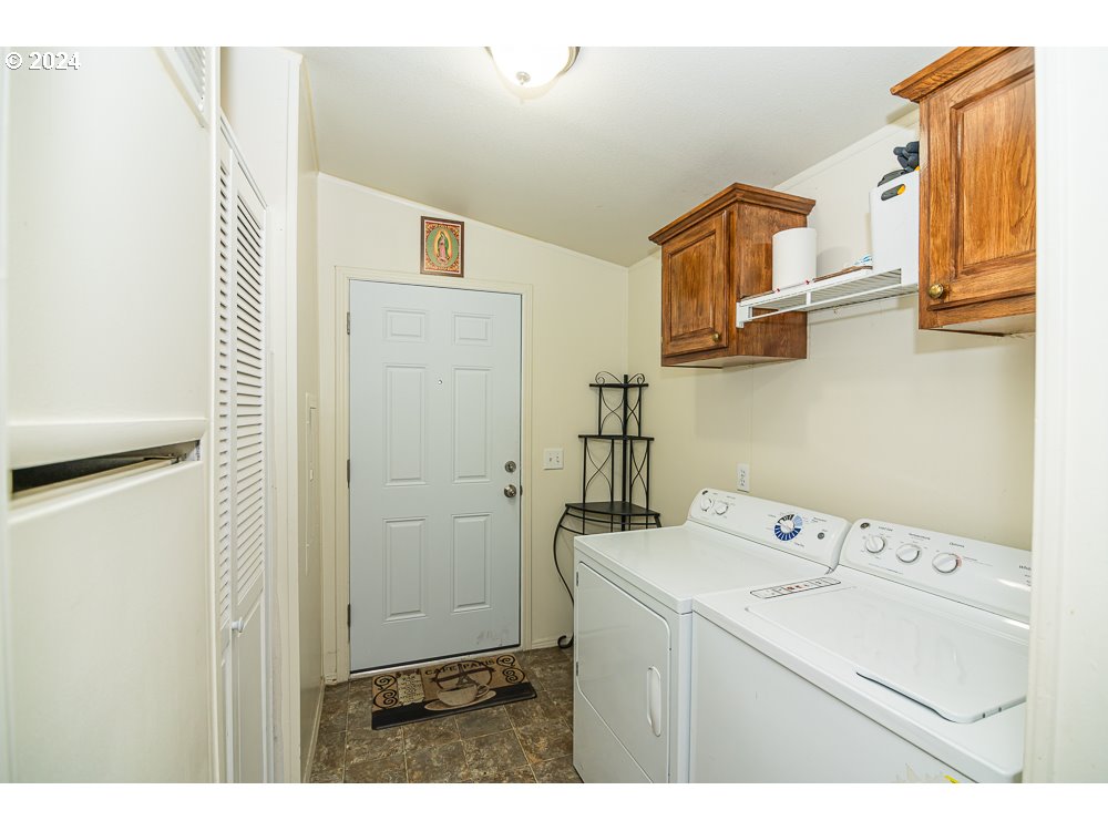 2566 Janelle Way Eugene, OR 97404 - Photo 14 of 47