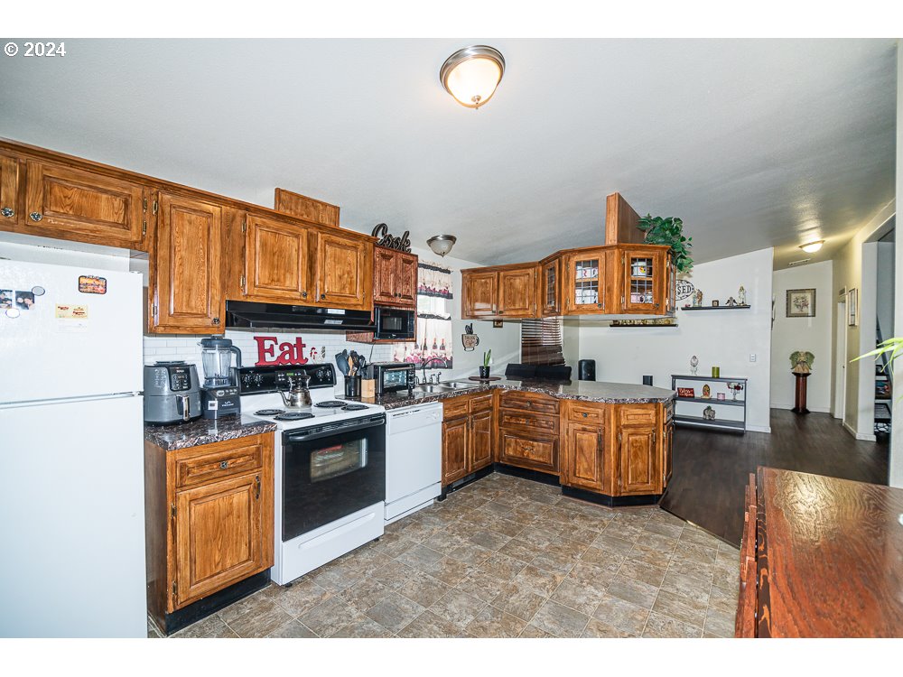 2566 Janelle Way Eugene, OR 97404 - Photo 17 of 47