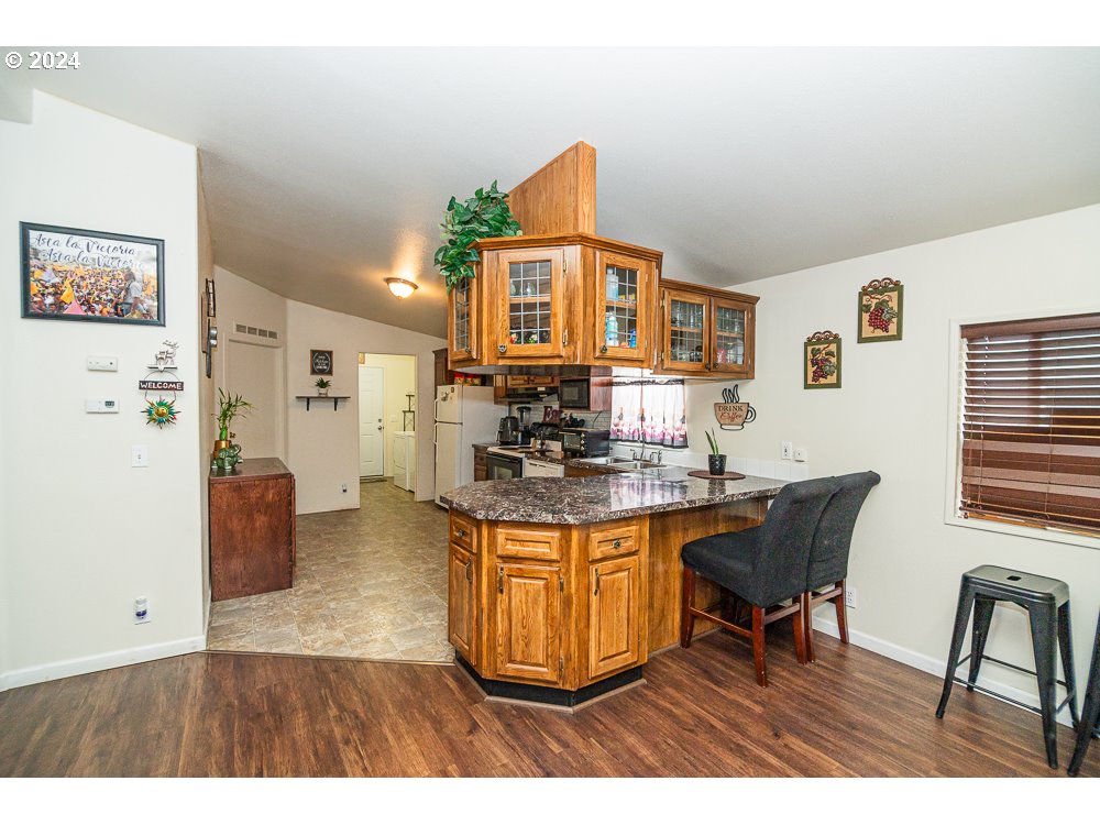 2566 Janelle Way Eugene, OR 97404 - Photo 22 of 47