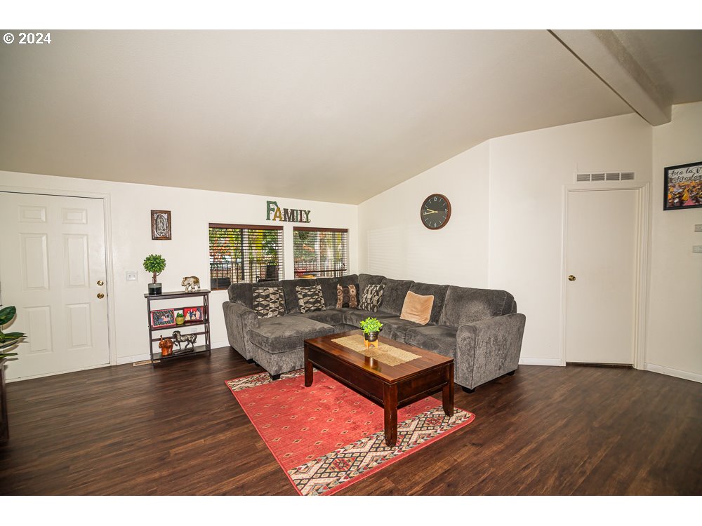 2566 Janelle Way Eugene, OR 97404 - Photo 26 of 47