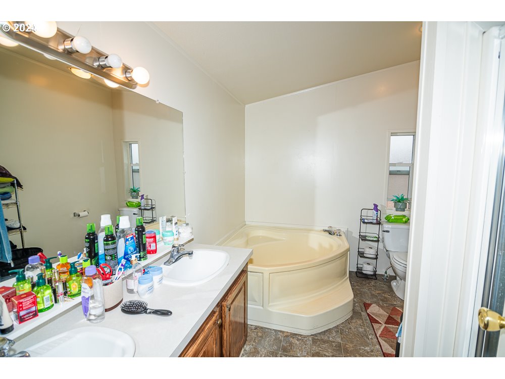 2566 Janelle Way Eugene, OR 97404 - Photo 34 of 47