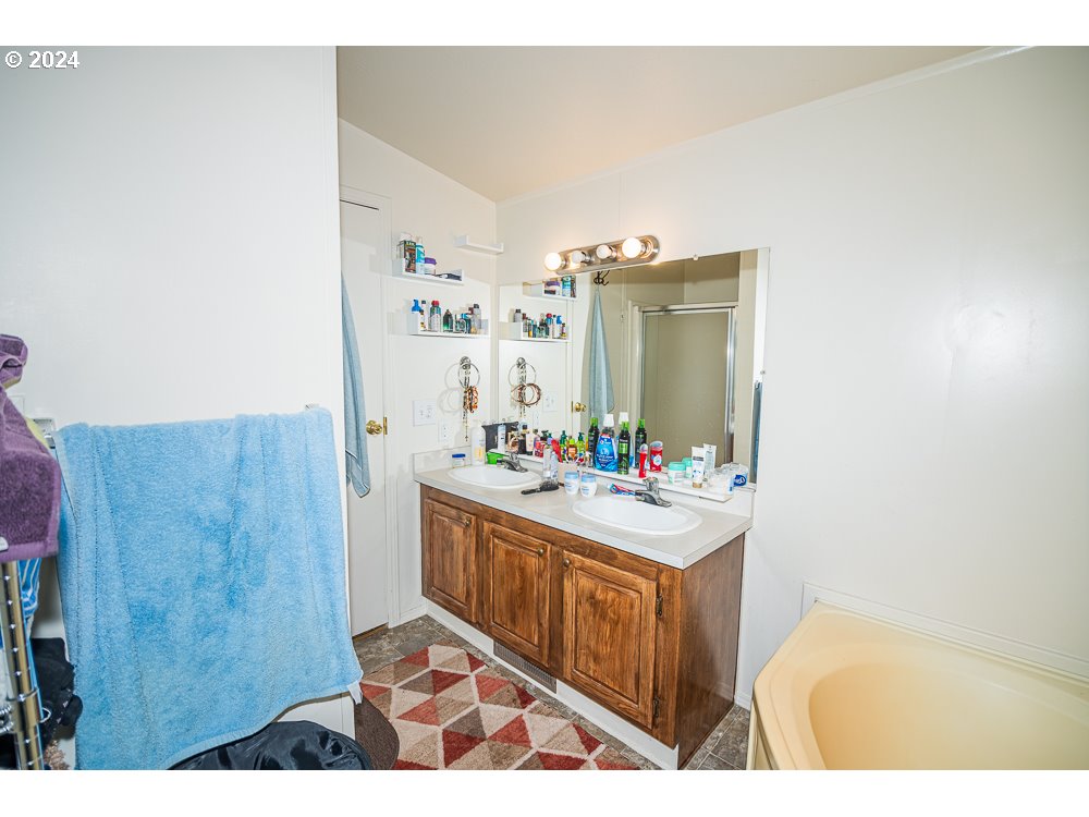 2566 Janelle Way Eugene, OR 97404 - Photo 35 of 47