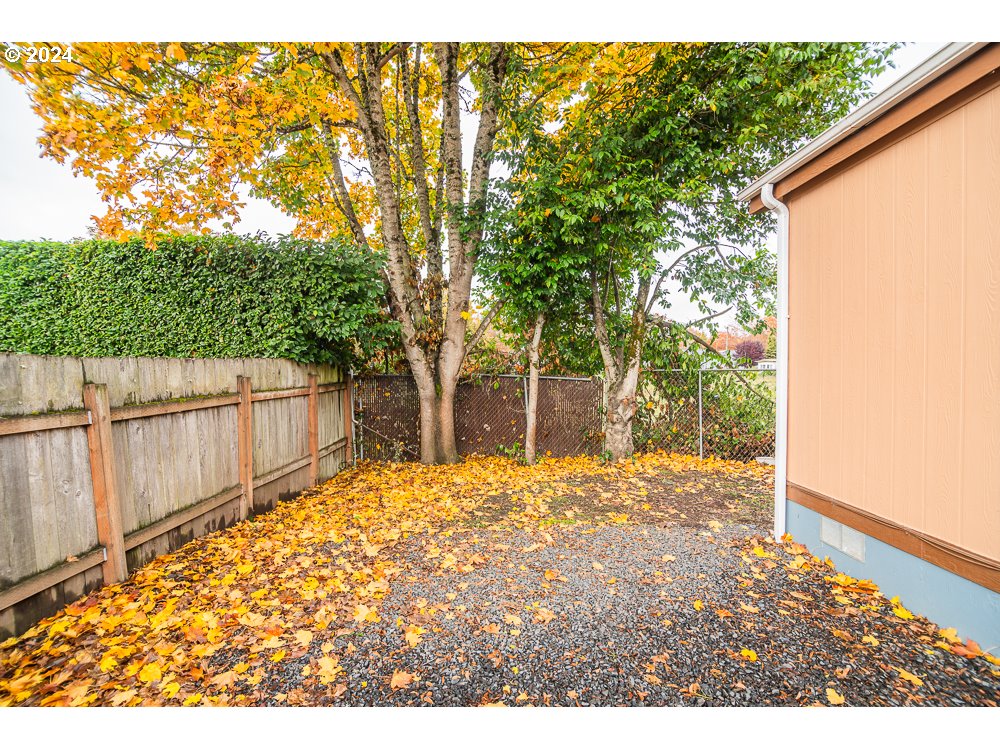 2566 Janelle Way Eugene, OR 97404 - Photo 4 of 47