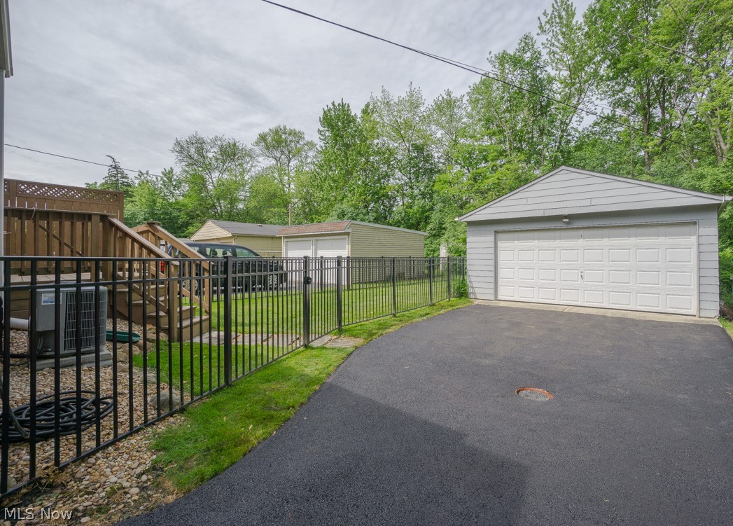 2196 Barrington Road Cleveland, OH 44118 - Photo 28 of 29 Gallery Image 28