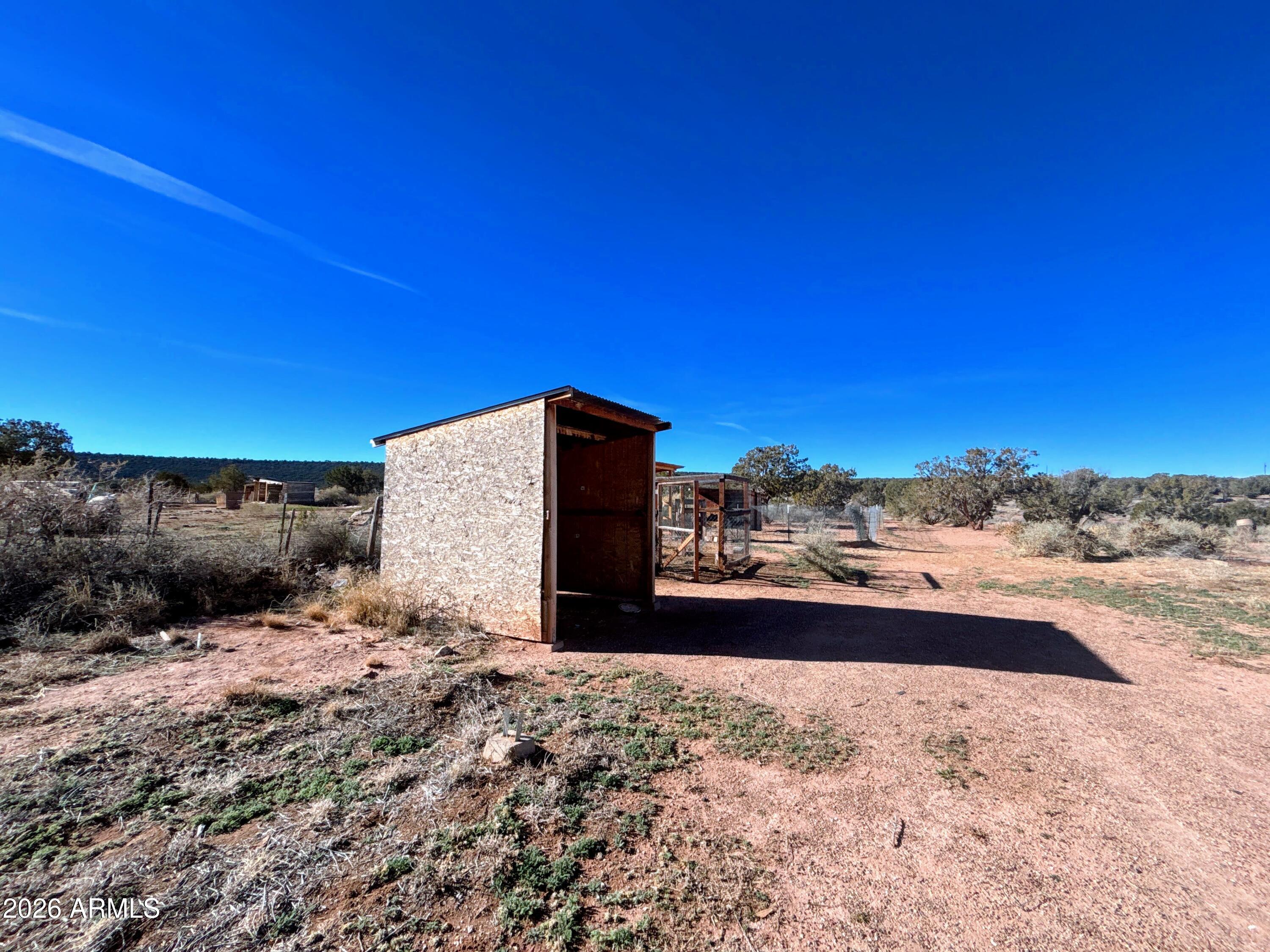 4038 Colt Road Snowflake, AZ 85937 - Photo 26 of 35 a view of a dry yard with a large tree
