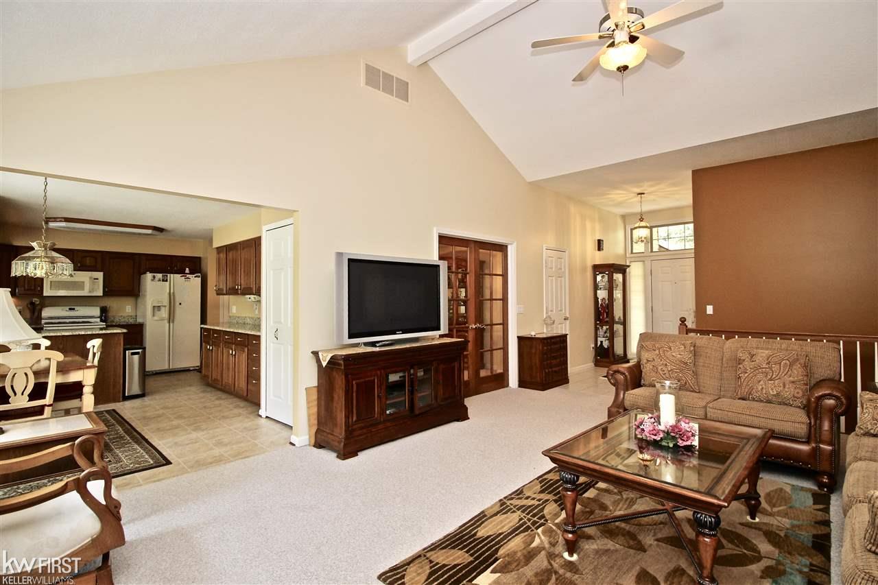 10490 Oakhurst Road Holly, MI 48442 - Photo 9 of 47 31389438-8.JPG