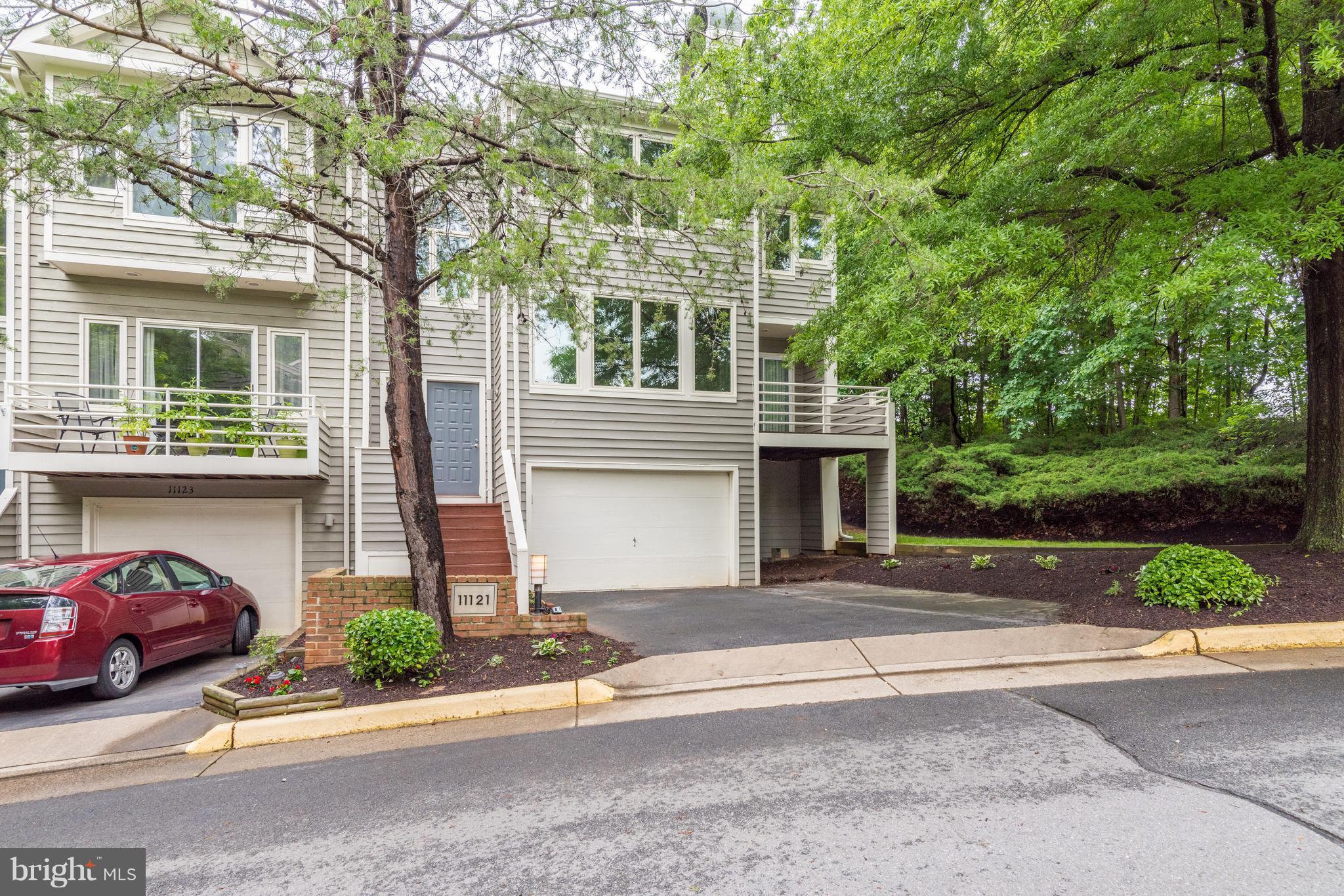 11121 Lakespray Way Reston, VA 20191 - Photo 1 of 29 Privately sited end unit