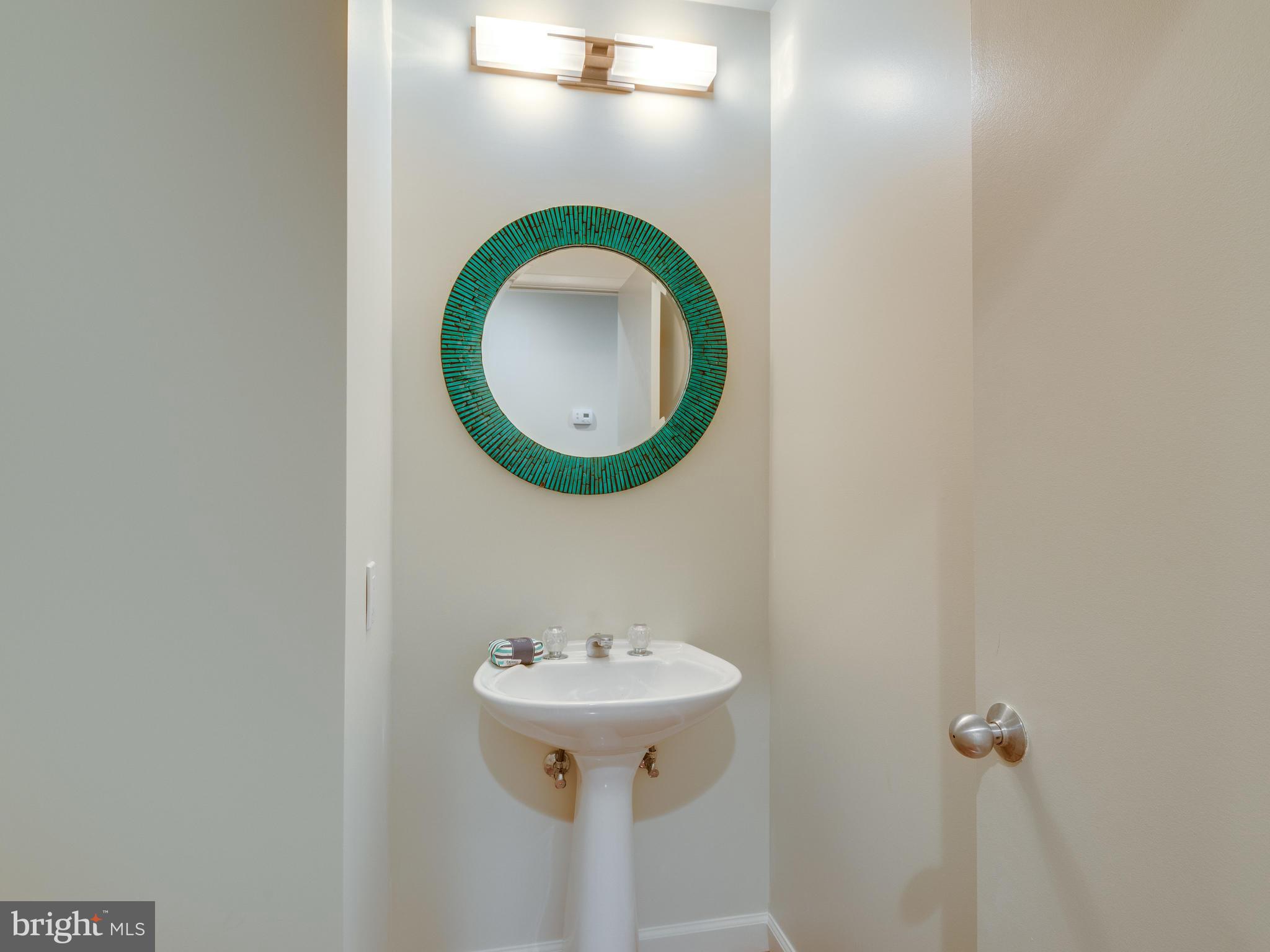 11121 Lakespray Way Reston, VA 20191 - Photo 12 of 29 Main level powder room
