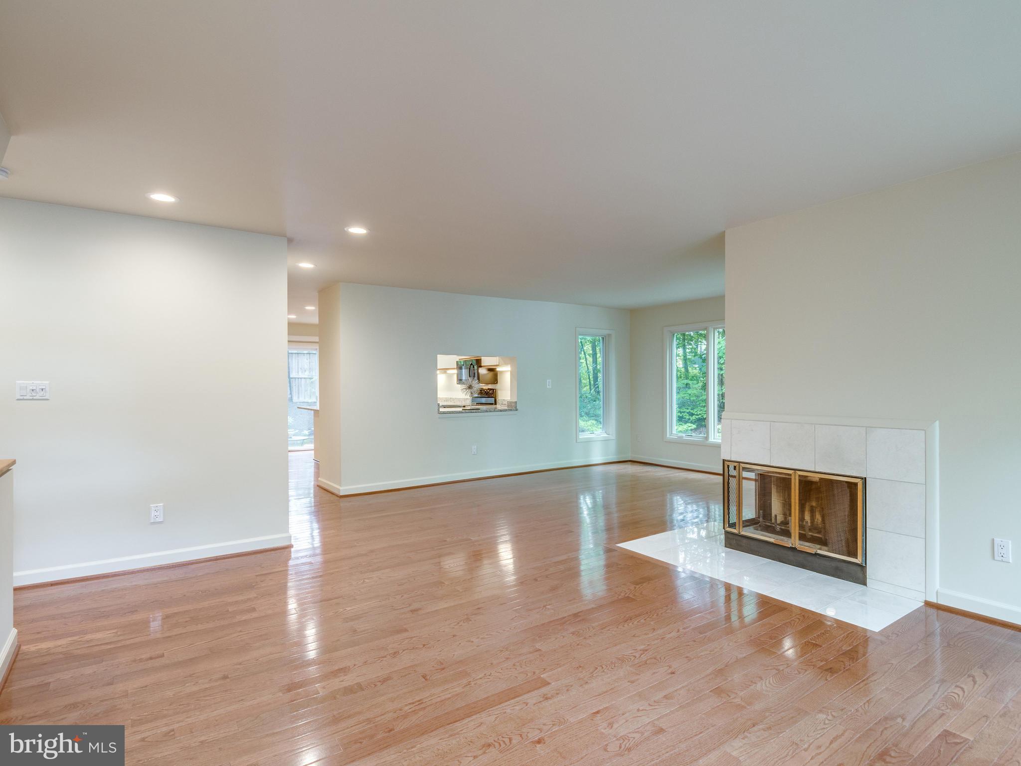 11121 Lakespray Way Reston, VA 20191 - Photo 3 of 29 living room and dining L