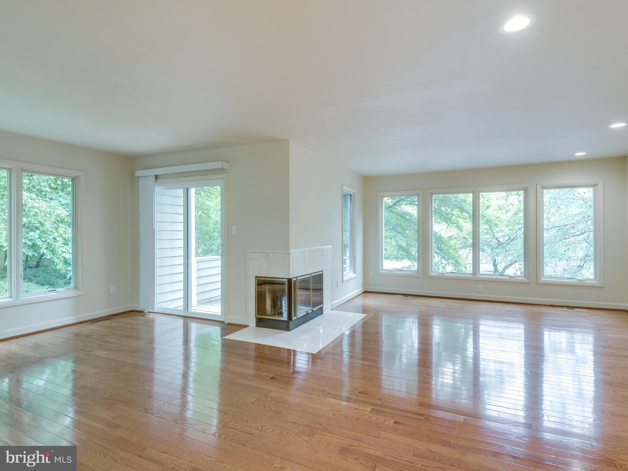 11121 Lakespray Way Reston, VA 20191 - Photo 5 of 29 Living rom and dining rom separated by fireplace