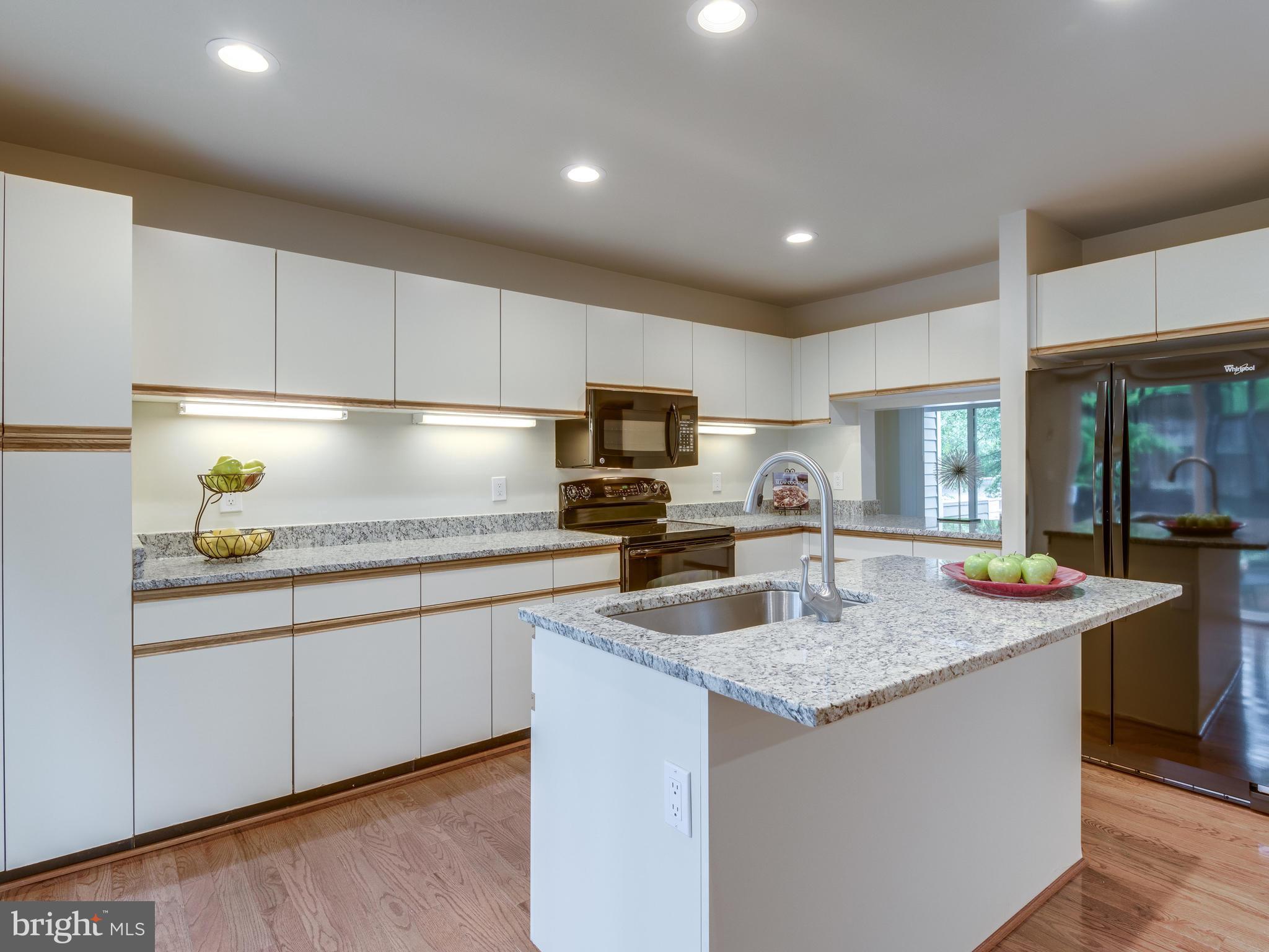 11121 Lakespray Way Reston, VA 20191 - Photo 7 of 29 Open kitchen