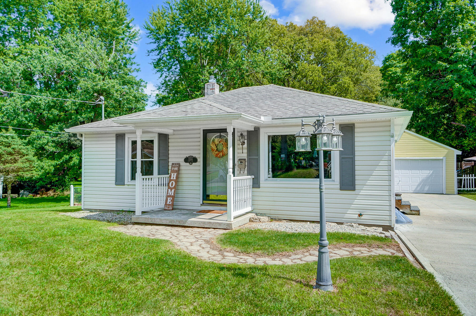 1304 Texas Avenue Springfield, OH 45505 - Photo 2 of 31