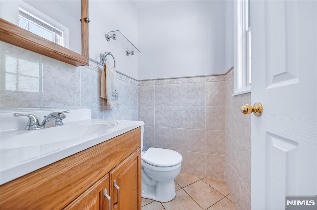 12 Stony Hill Road Clifton, NJ 07013 - Photo 8 of 35