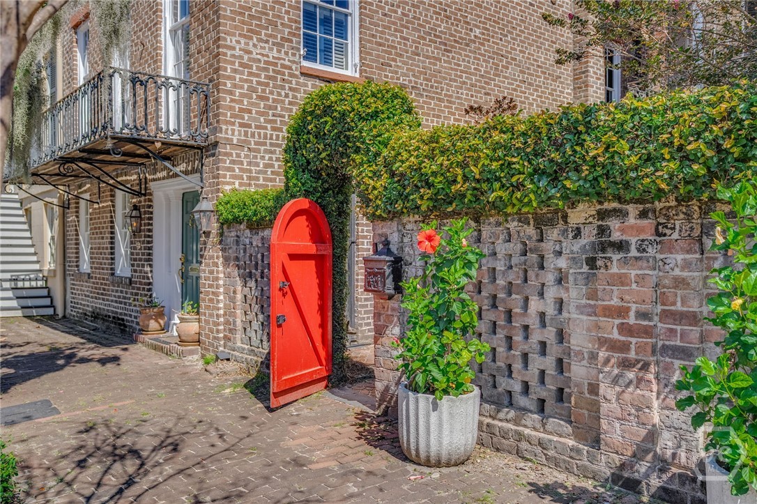 224 East Gordon Street Savannah, GA 31401 - Photo 7 of 39