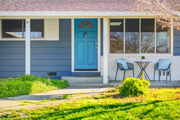a view of a house with a small yard and plants