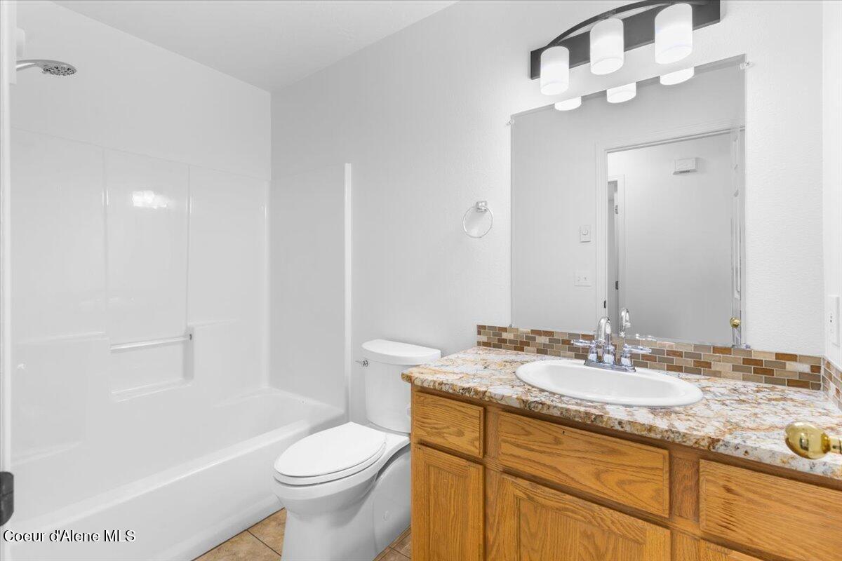 6648 Legacy Drive Rathdrum, ID 83858 - Photo 10 of 21 Bathroom