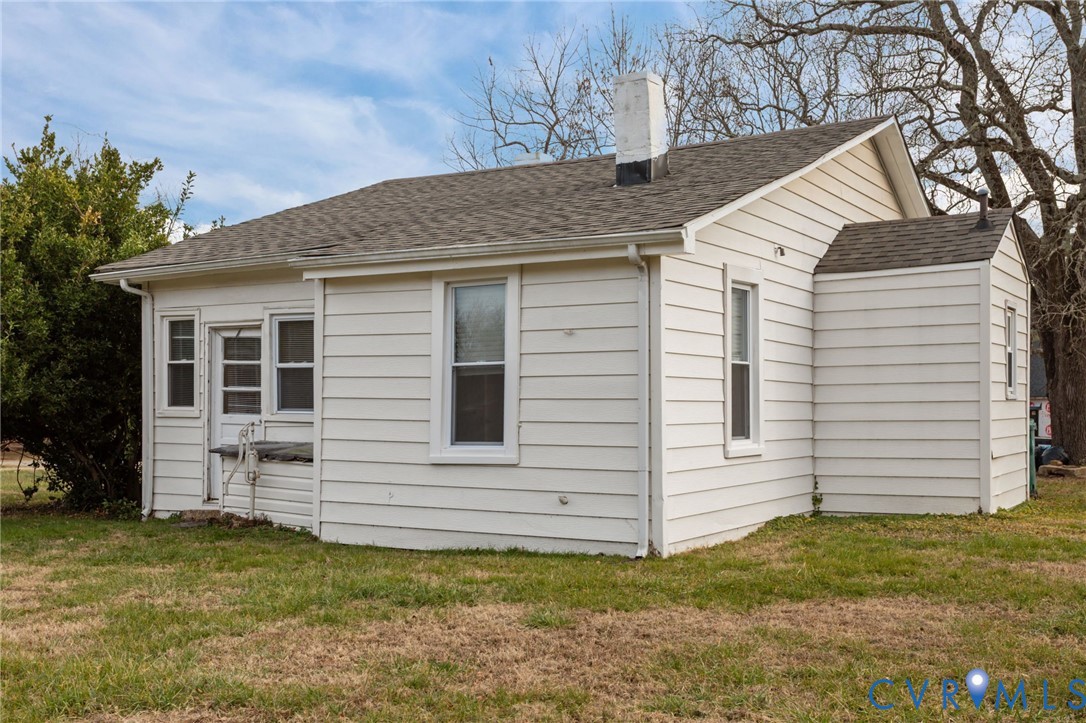 8874 Strath Road Henrico, VA 23231 - Photo 3 of 39 Gallery Image 3
