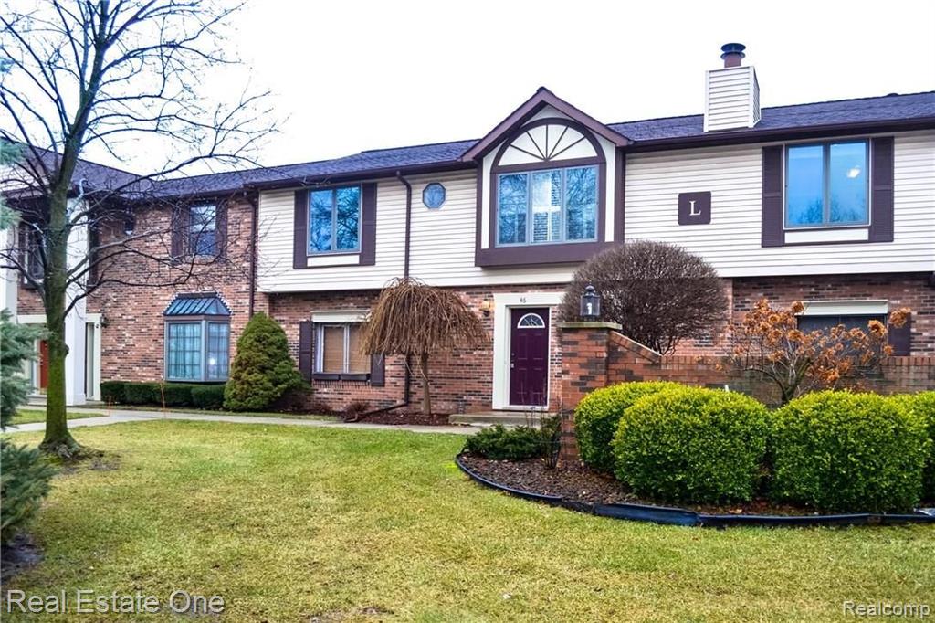 2242 London Bridge Drive Rochester Hills, MI 48307 - Photo 1 of 13