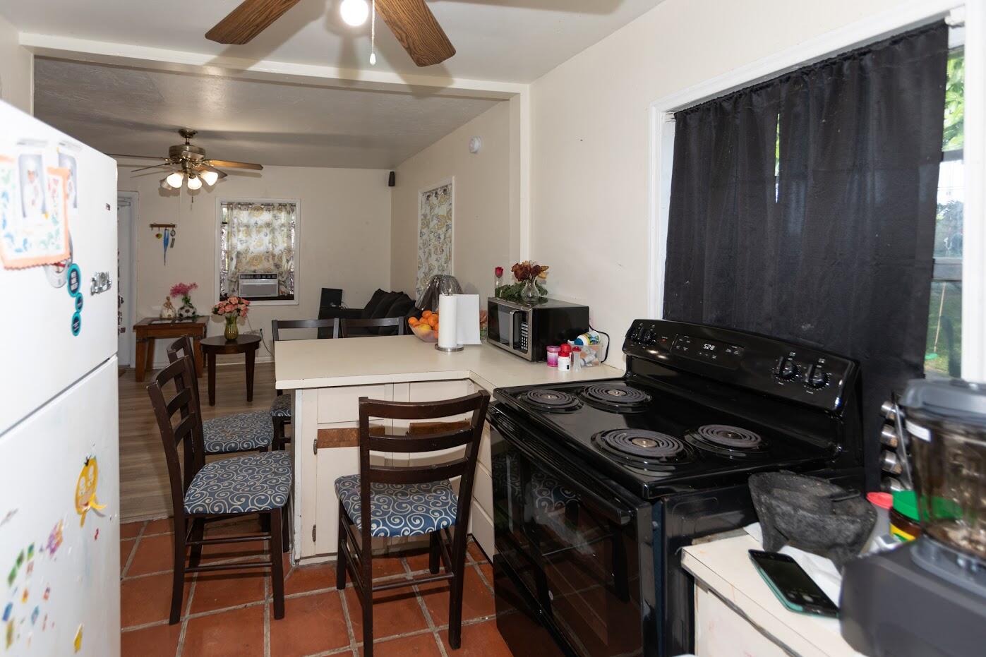 3759 Lakewood Road Palm Springs, FL 33461 - Photo 17 of 34 lakewood.eastkitchen3E
