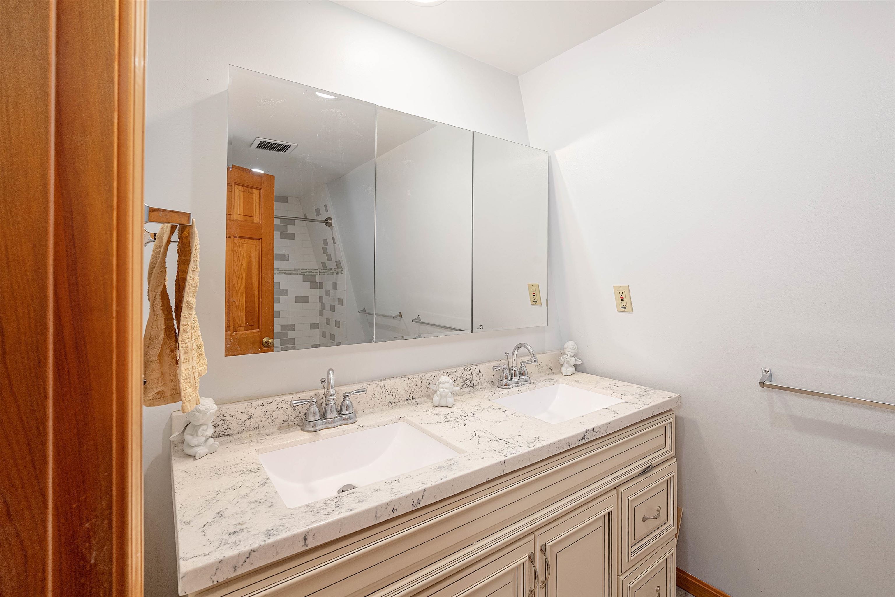 12 Happy Avenue Derry, NH 03038 - Photo 20 of 32