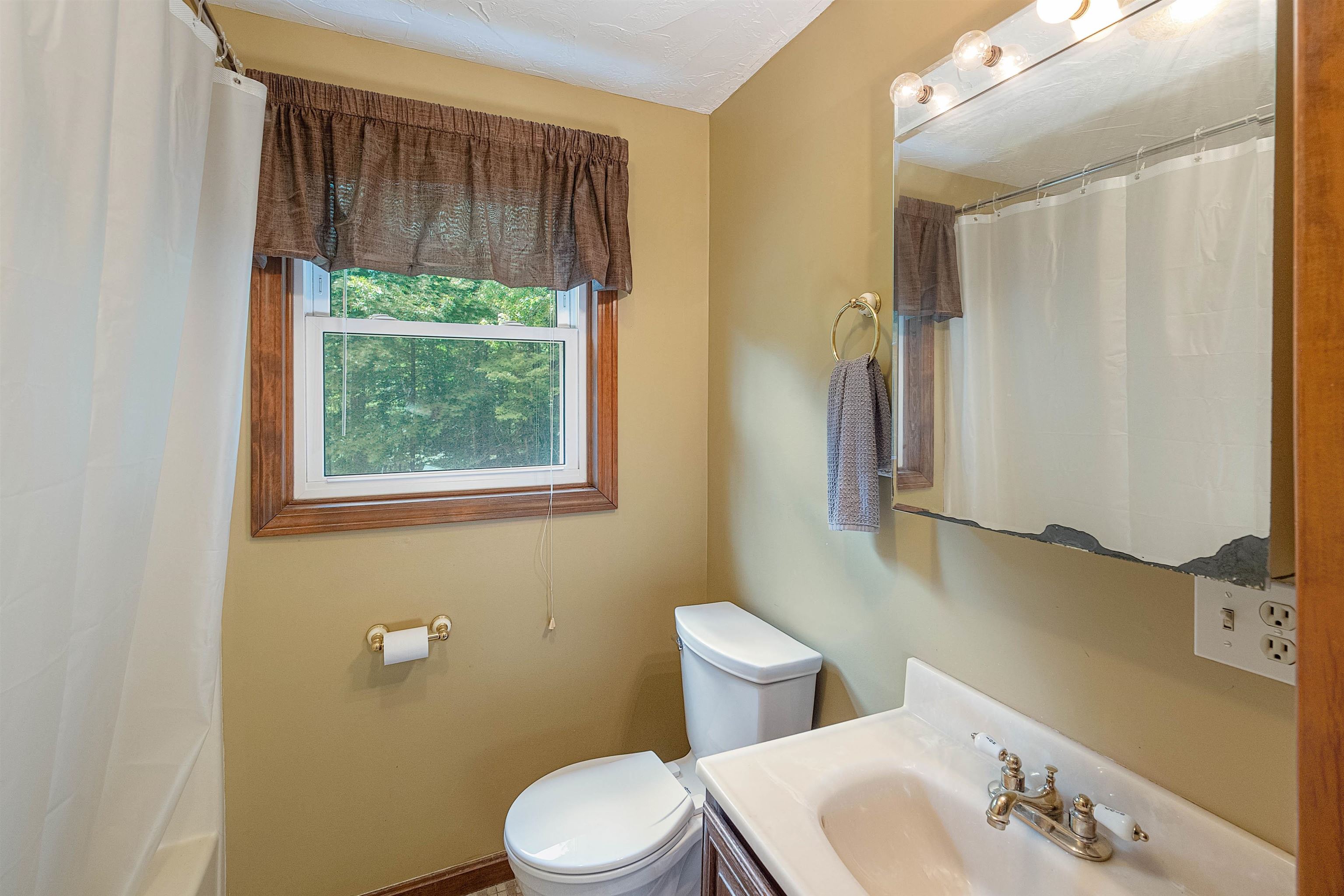 12 Happy Avenue Derry, NH 03038 - Photo 27 of 32