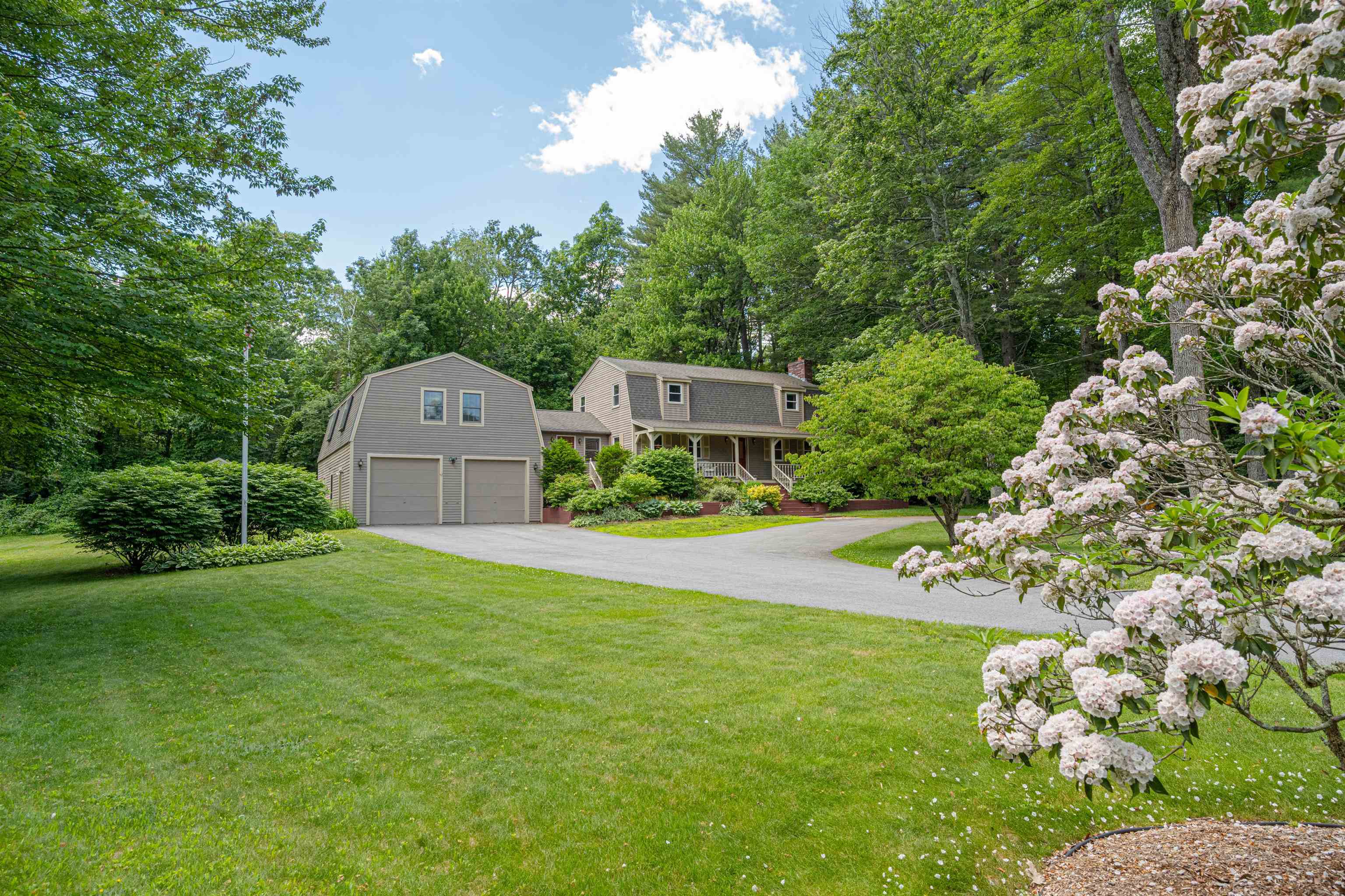 12 Happy Avenue Derry, NH 03038 - Photo 3 of 32