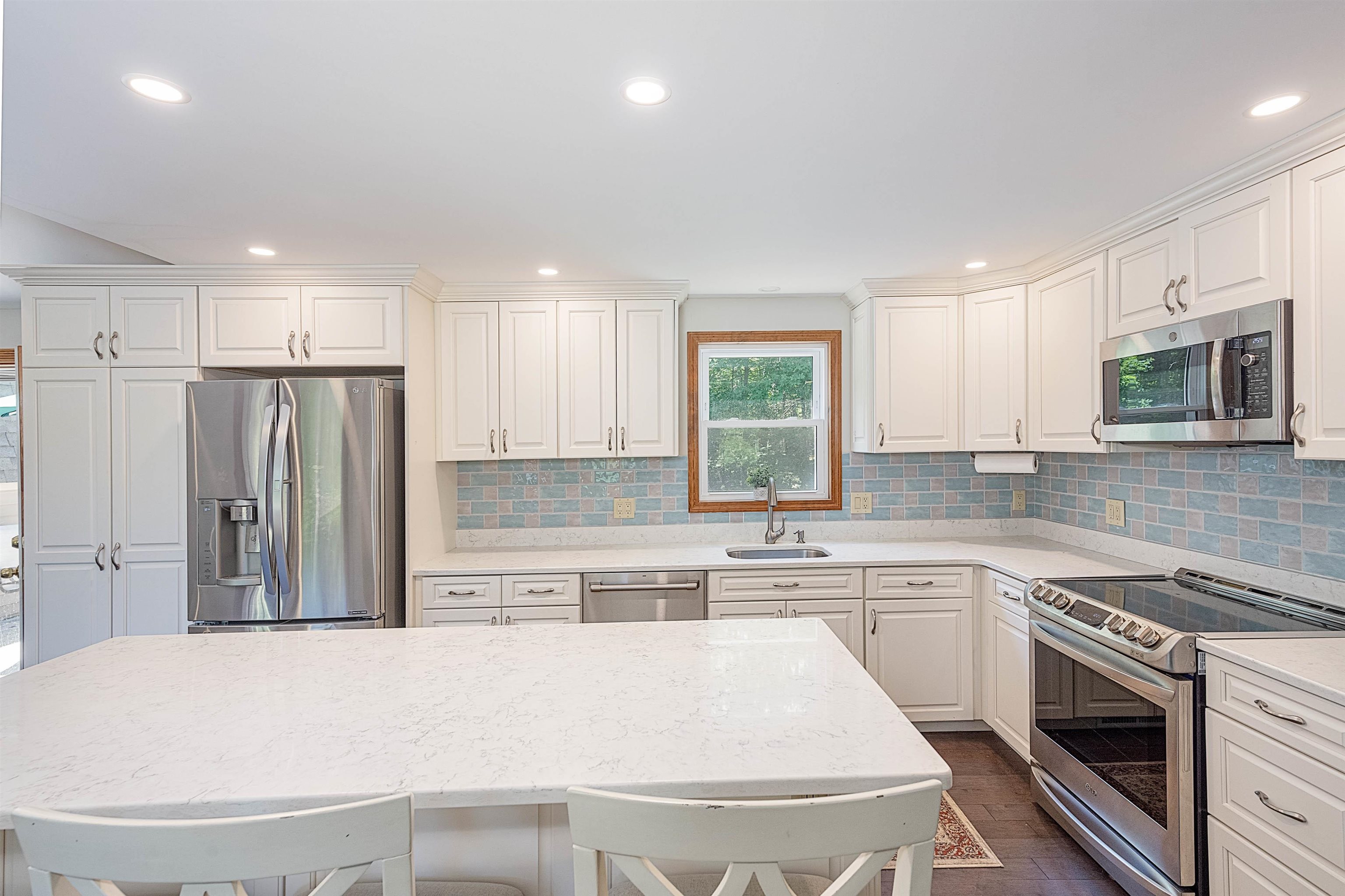 12 Happy Avenue Derry, NH 03038 - Photo 4 of 32