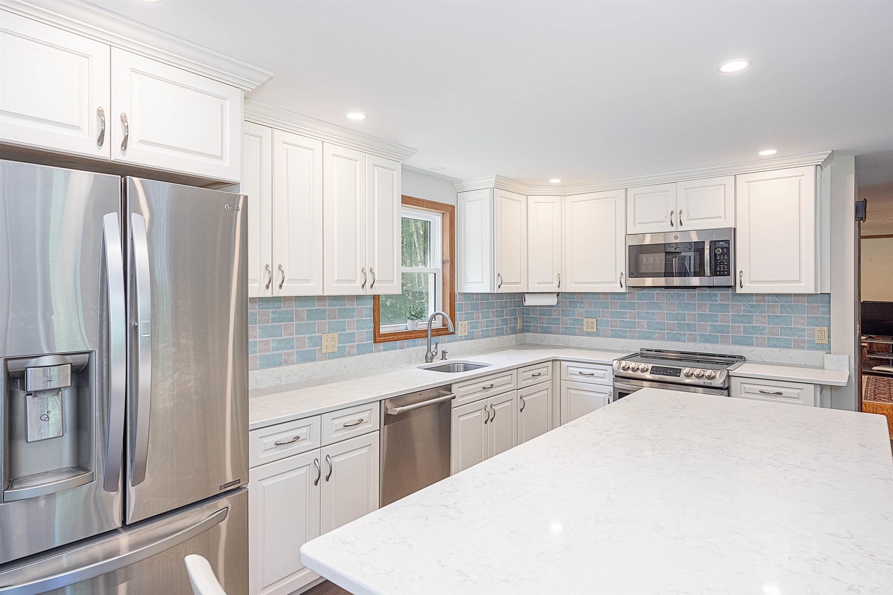 12 Happy Avenue Derry, NH 03038 - Photo 6 of 32