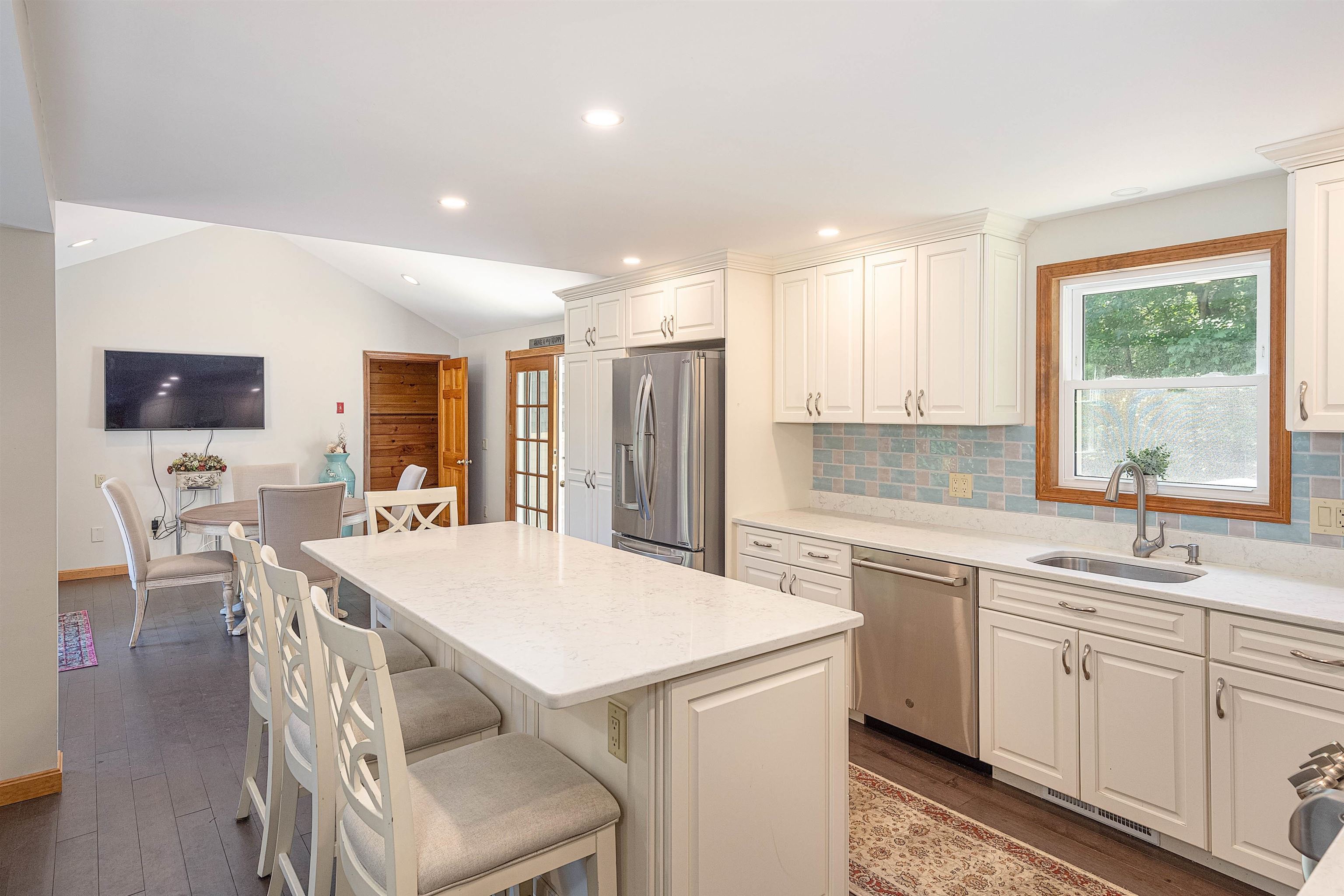 12 Happy Avenue Derry, NH 03038 - Photo 7 of 32