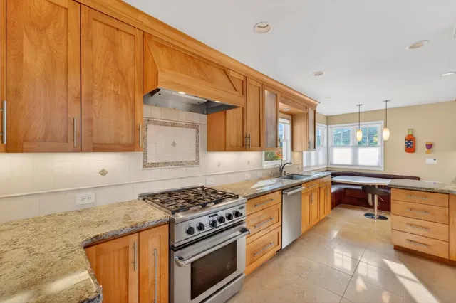 $2,695,000 | 1621 Elm Street, San Carlos, CA 94070