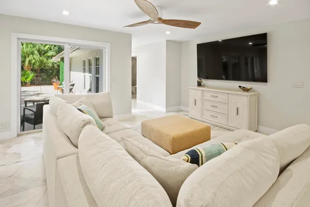 a view of walk in closet