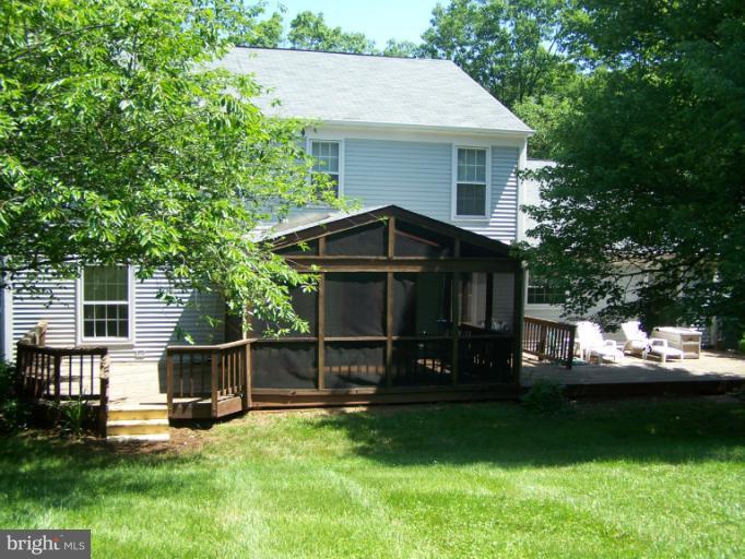 117 Peyton Road Sterling, VA 20165 - Photo 2 of 15 Exterior (Rear)