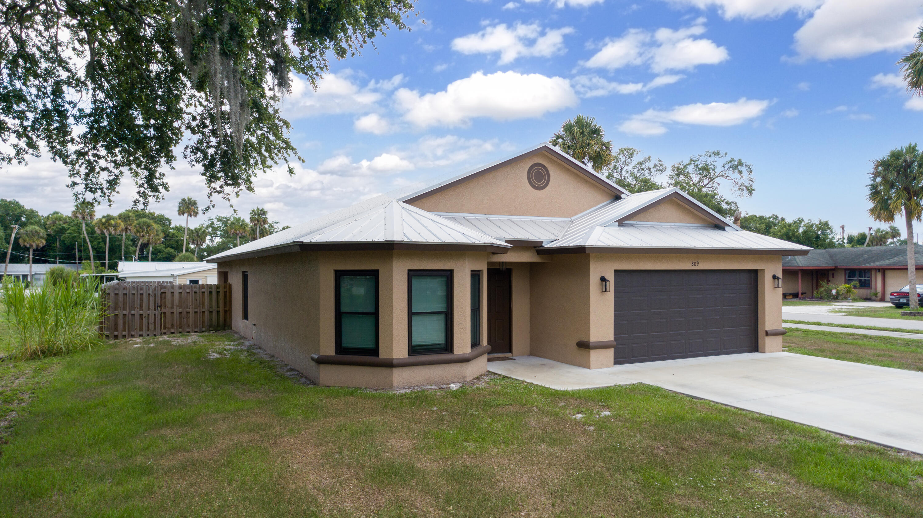 809 Southwest 3rd Avenue Okeechobee, FL 34974 - Photo 1 of 29 Front Left