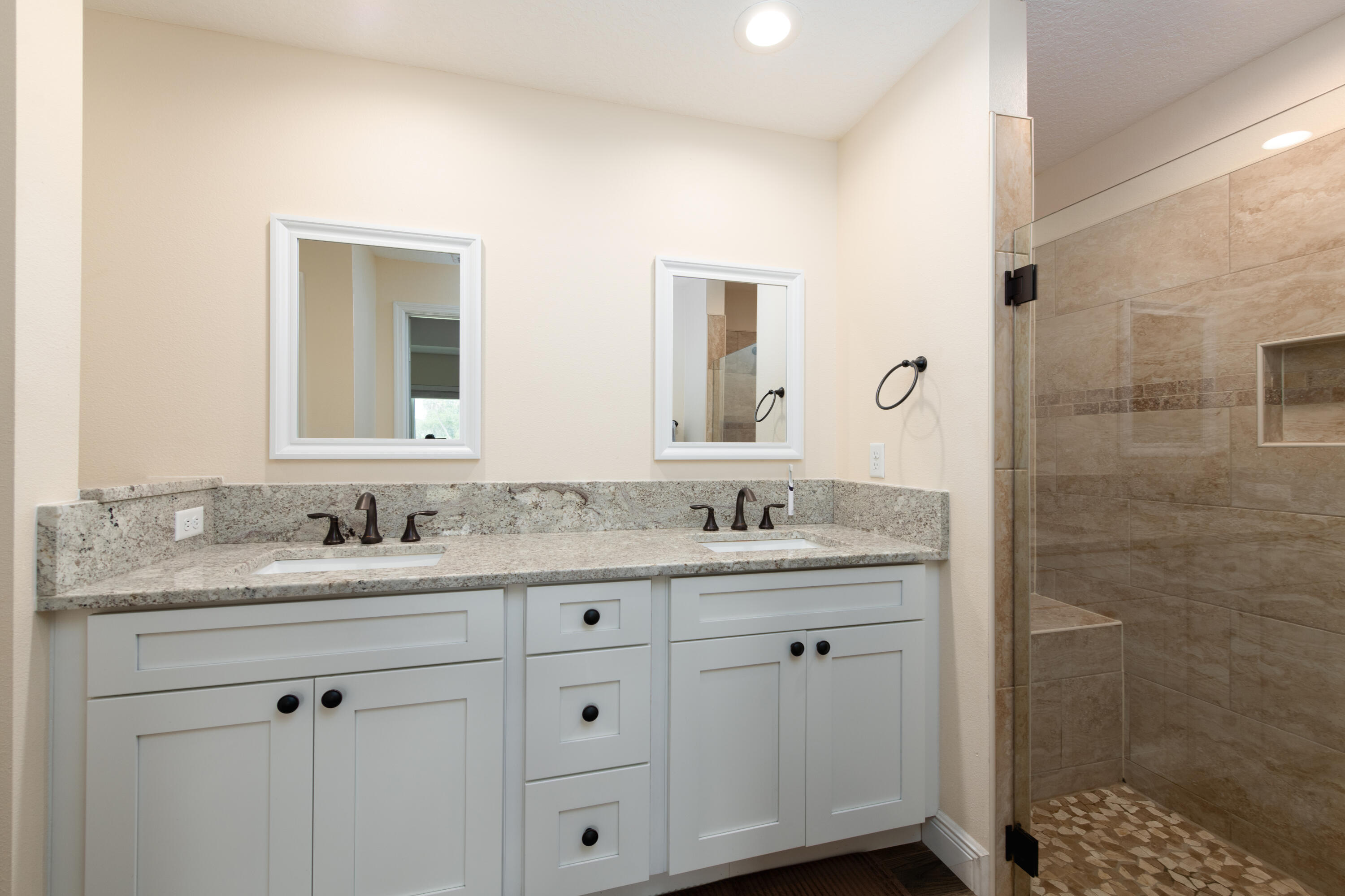 809 Southwest 3rd Avenue Okeechobee, FL 34974 - Photo 15 of 29 Primary Bathroom