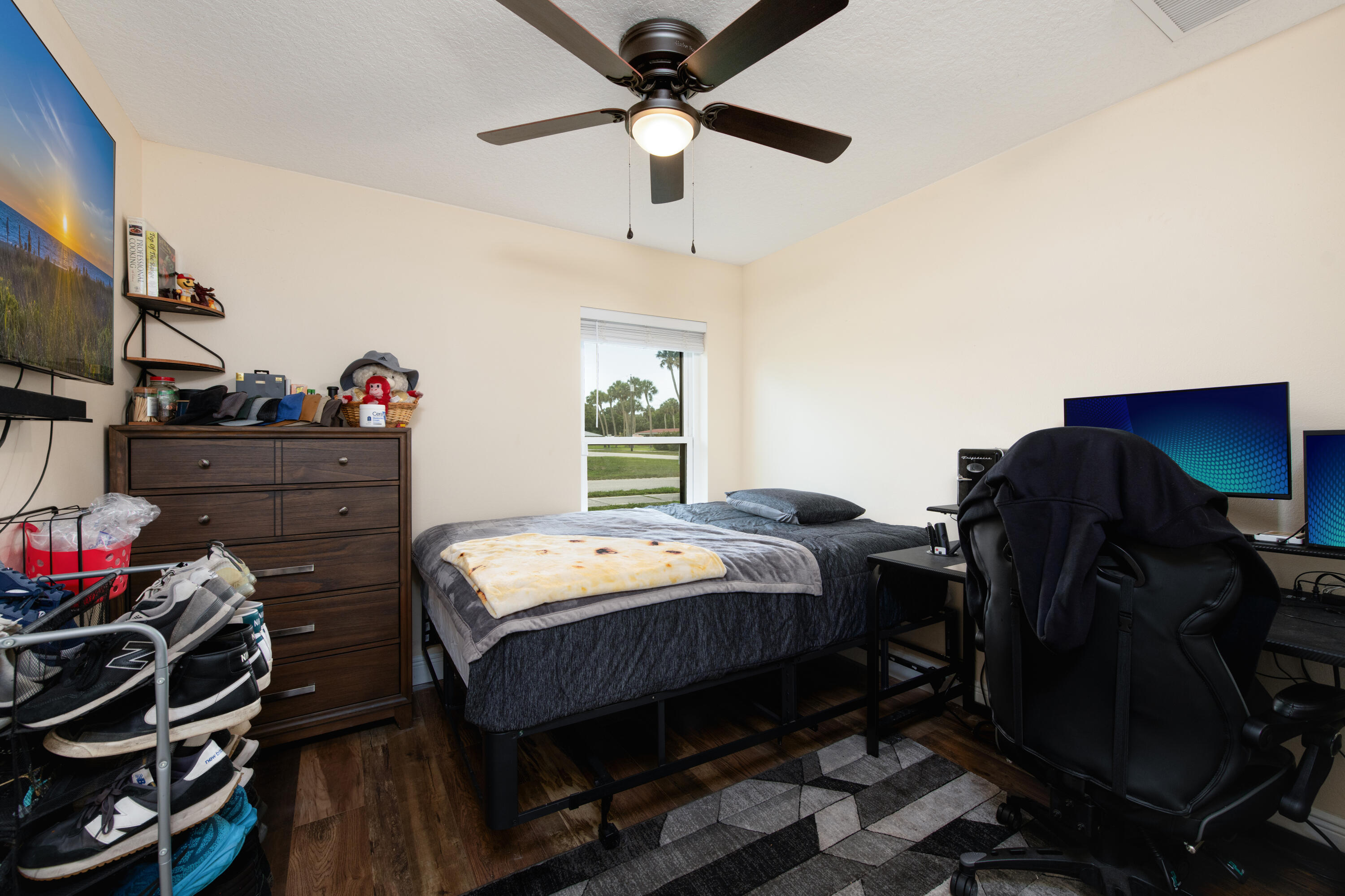 809 Southwest 3rd Avenue Okeechobee, FL 34974 - Photo 17 of 29 Third Bedroom