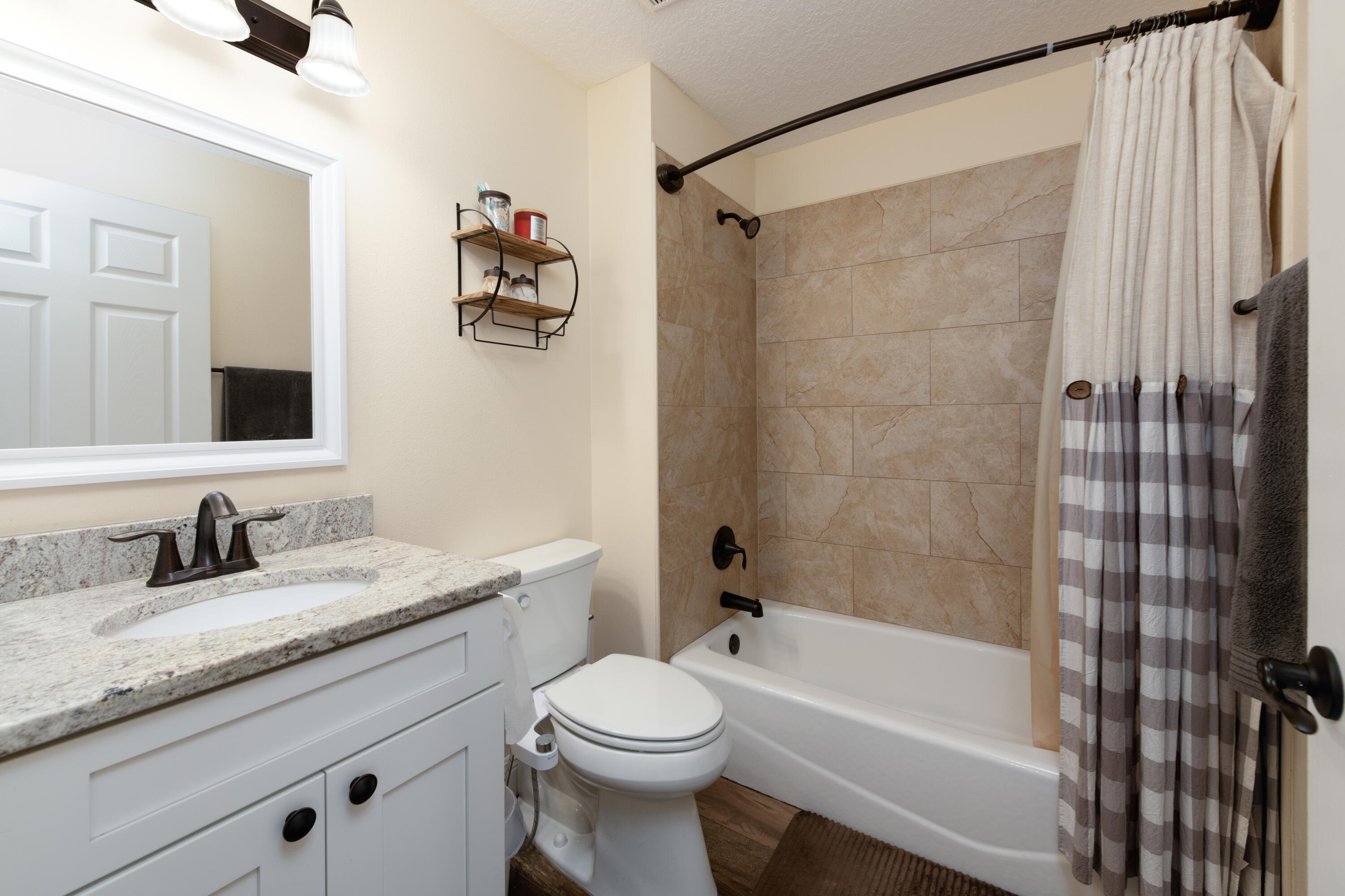 809 Southwest 3rd Avenue Okeechobee, FL 34974 - Photo 18 of 29 Second Bathroom