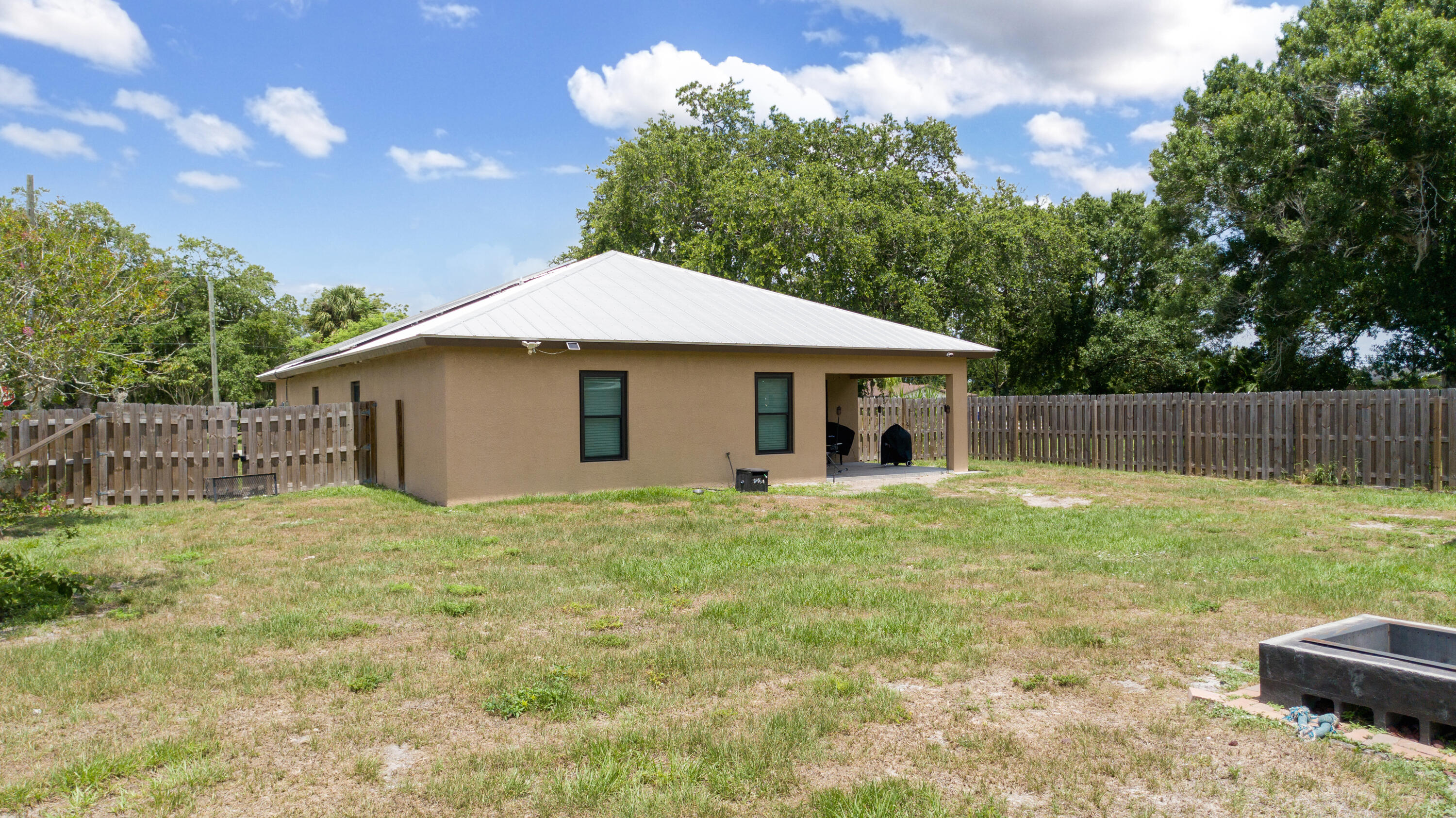809 Southwest 3rd Avenue Okeechobee, FL 34974 - Photo 24 of 29 Back Yard Left
